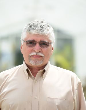Prof. univ. dr. Doru E. TILIUȚE